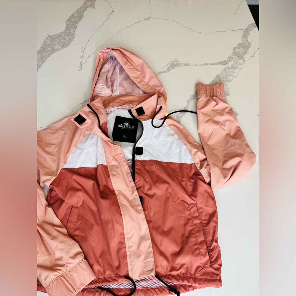 Hollister Windbreaker Size Small
